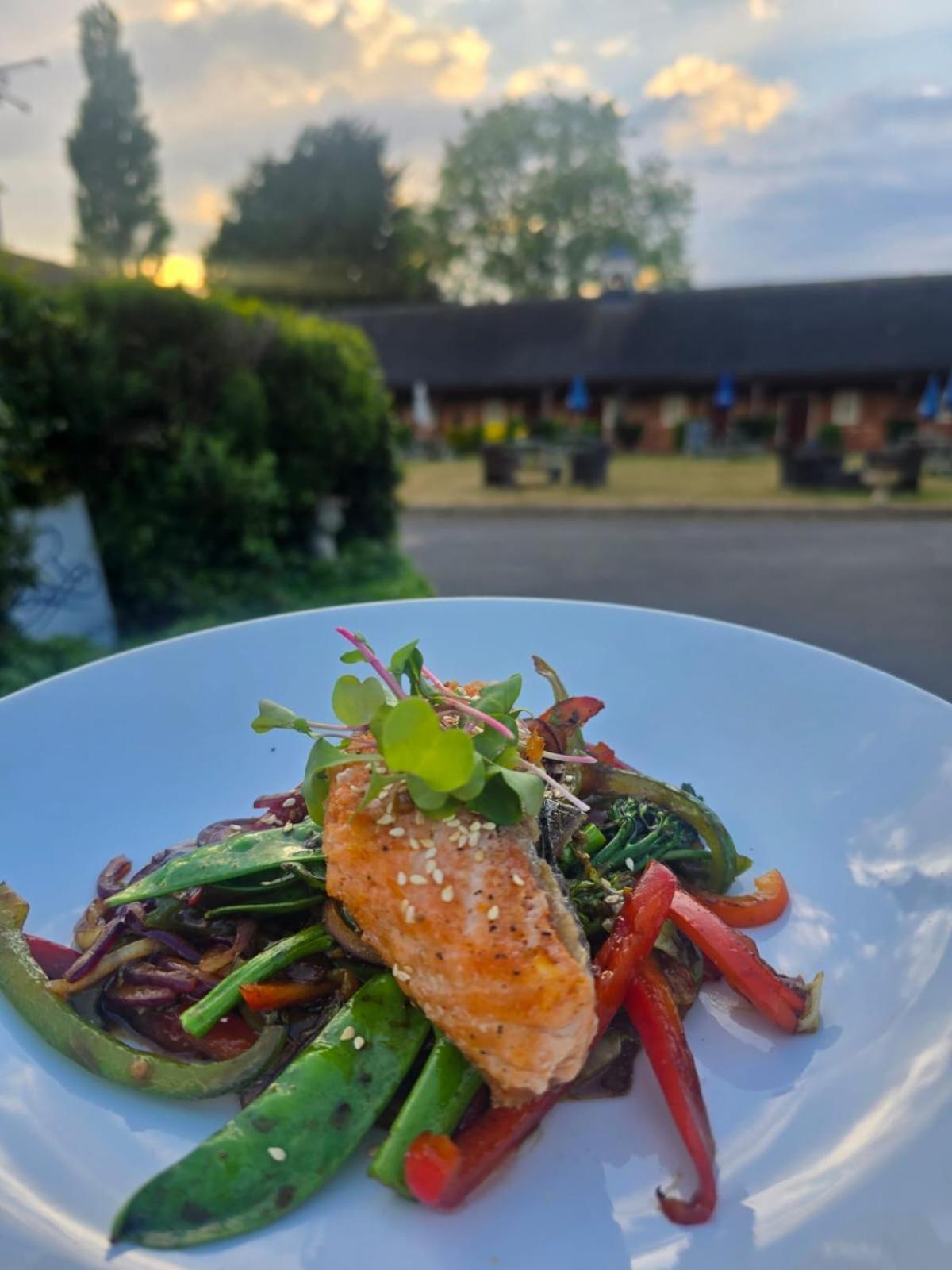 The Royal Arms Hotel Sutton Cheney Ngoại thất bức ảnh