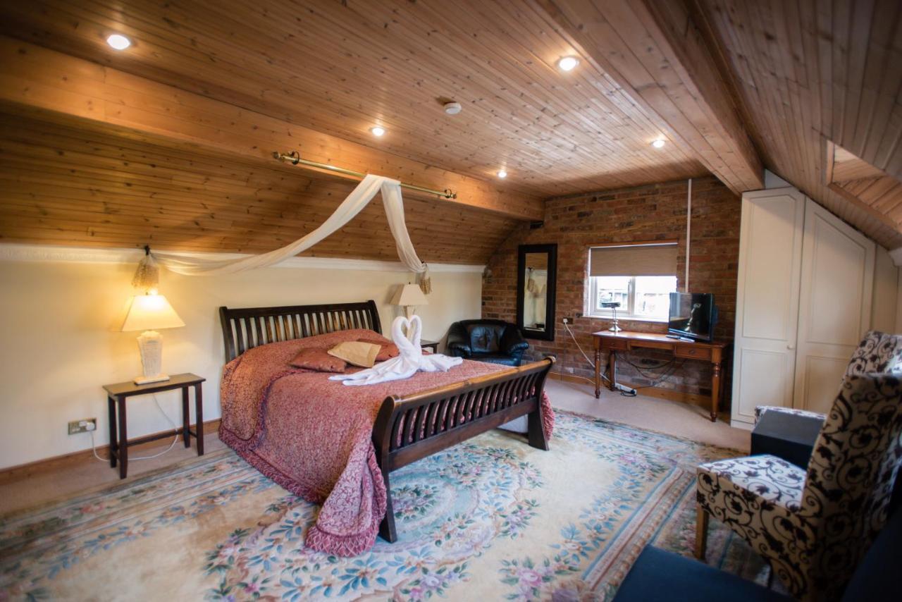 The Royal Arms Hotel Sutton Cheney Ngoại thất bức ảnh